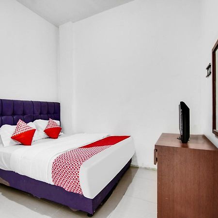 Oyo 90897 Hotel Sepupu Satria Пеканбару Екстериор снимка