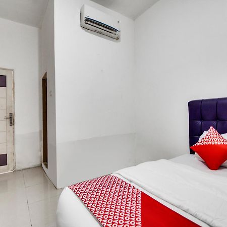Oyo 90897 Hotel Sepupu Satria Пеканбару Екстериор снимка