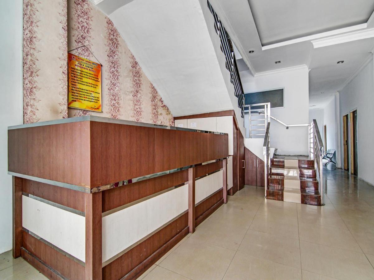 Oyo 90897 Hotel Sepupu Satria Пеканбару Екстериор снимка