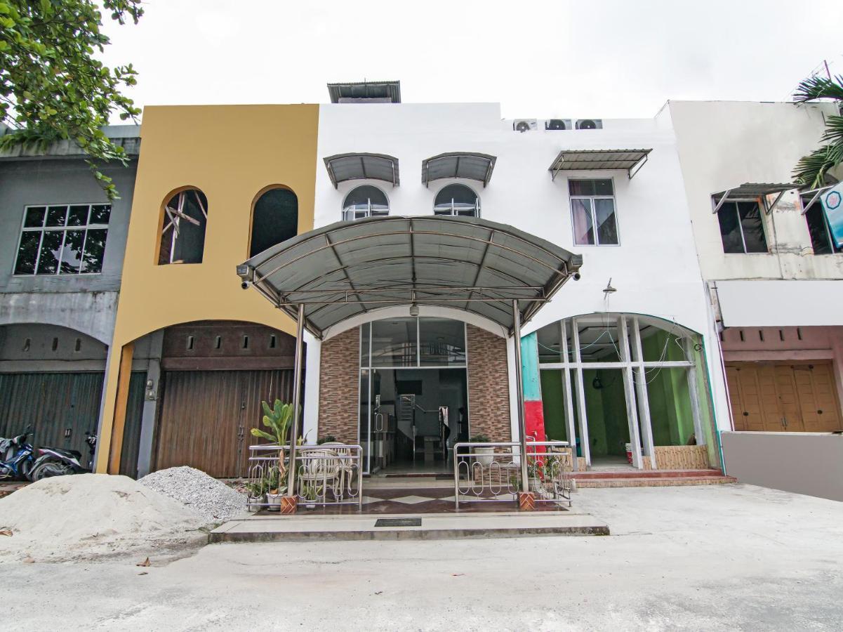 Oyo 90897 Hotel Sepupu Satria Пеканбару Екстериор снимка