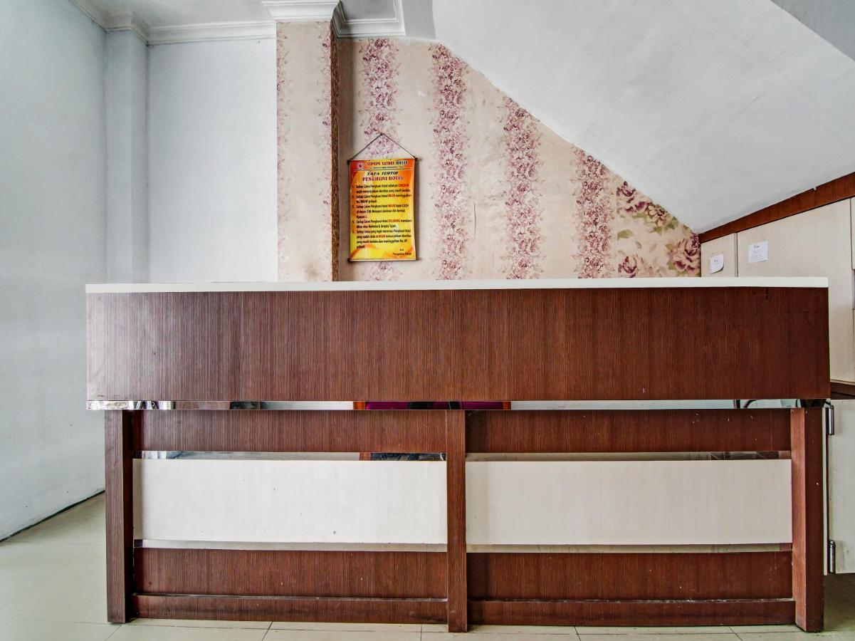 Oyo 90897 Hotel Sepupu Satria Пеканбару Екстериор снимка