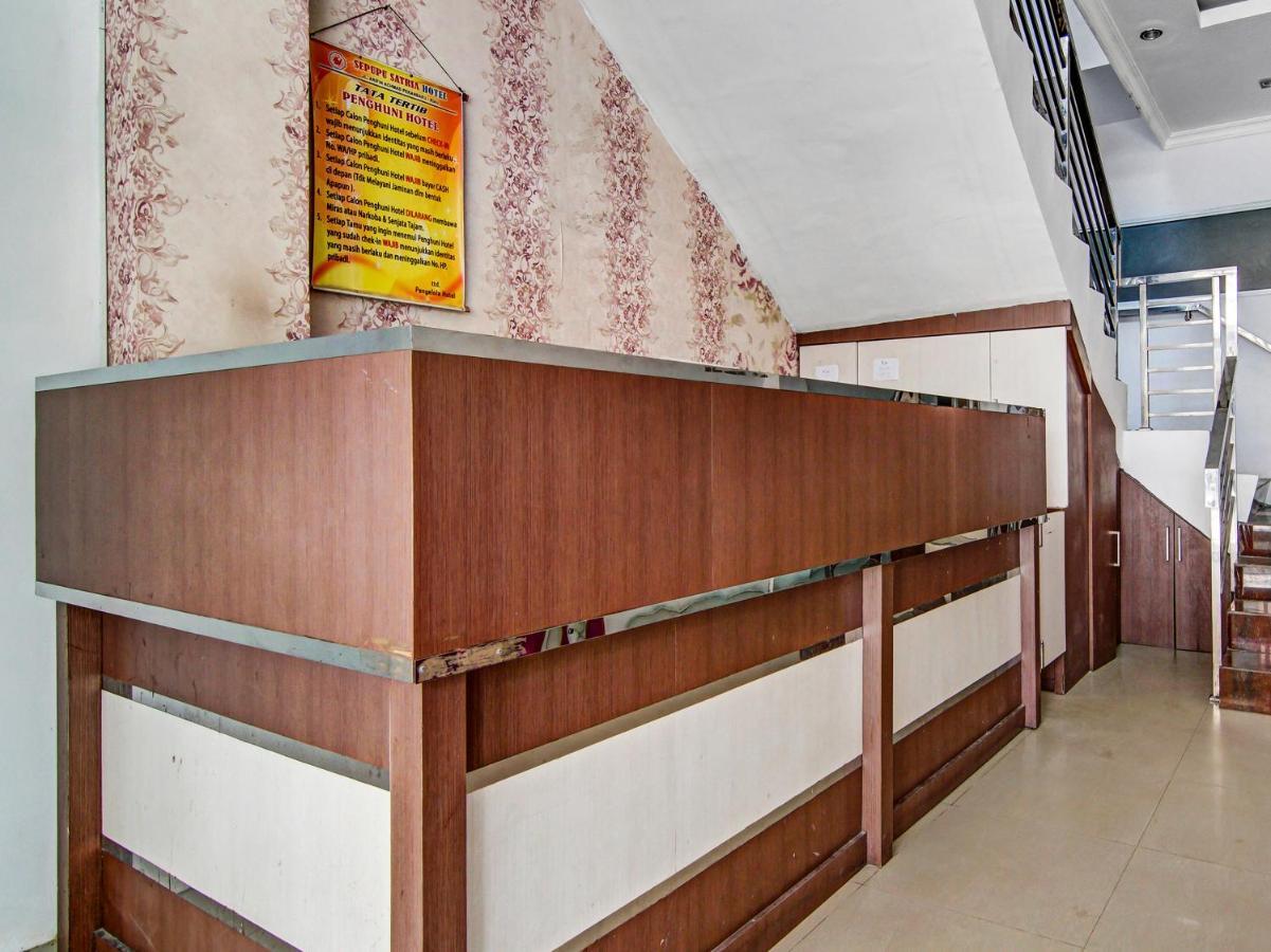 Oyo 90897 Hotel Sepupu Satria Пеканбару Екстериор снимка