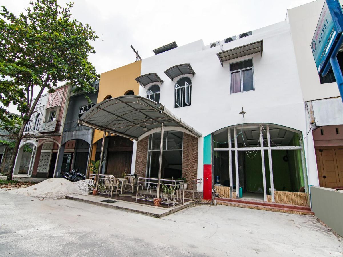 Oyo 90897 Hotel Sepupu Satria Пеканбару Екстериор снимка