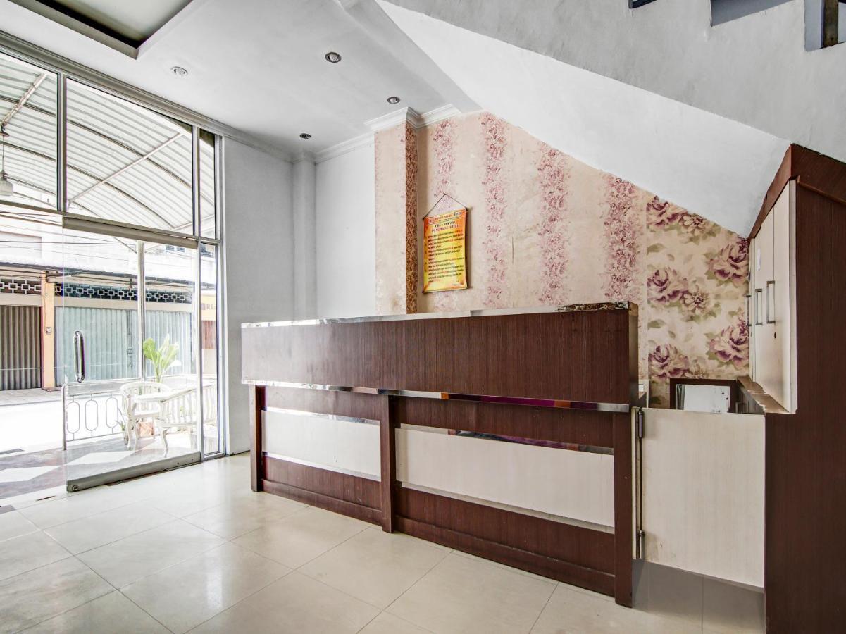 Oyo 90897 Hotel Sepupu Satria Пеканбару Екстериор снимка