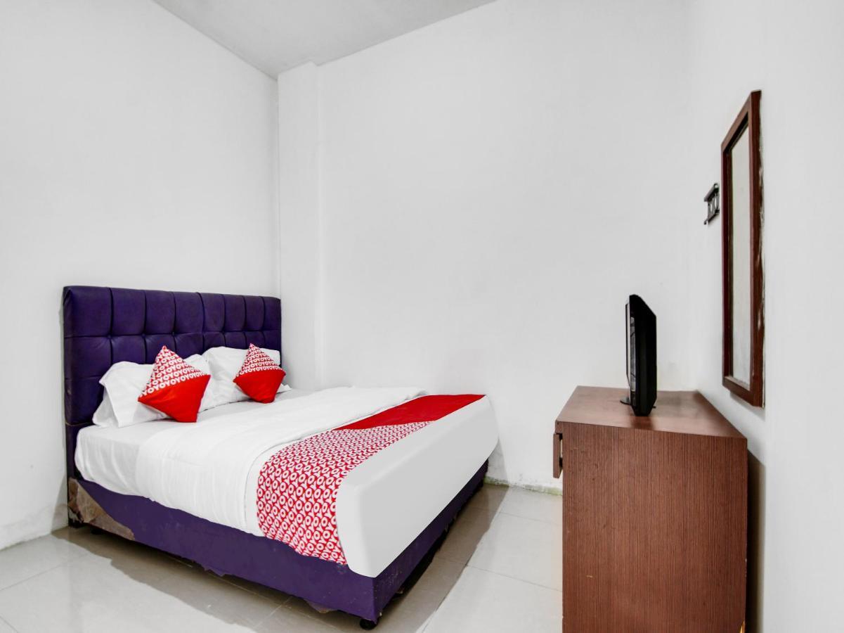 Oyo 90897 Hotel Sepupu Satria Пеканбару Екстериор снимка