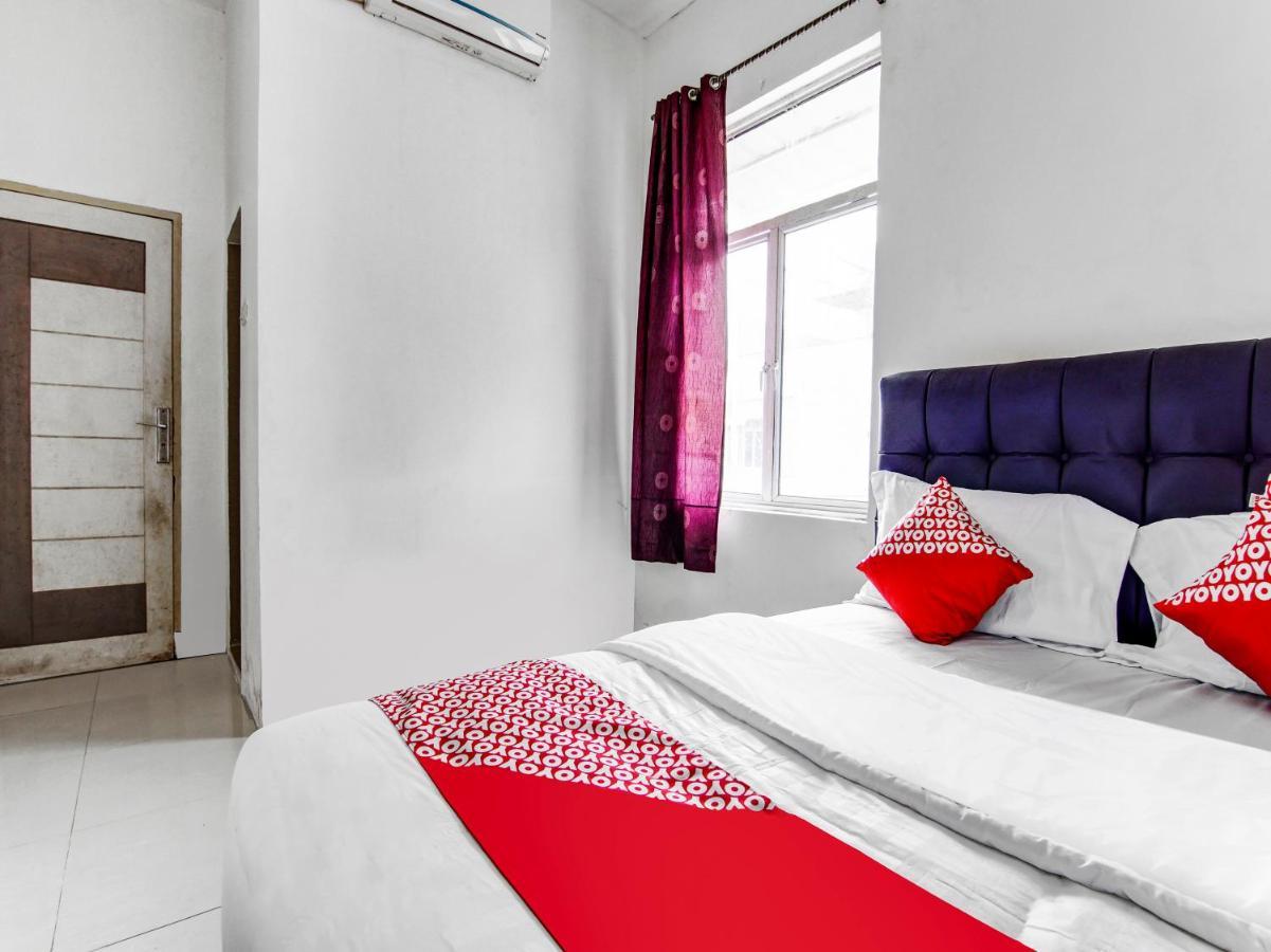 Oyo 90897 Hotel Sepupu Satria Пеканбару Екстериор снимка