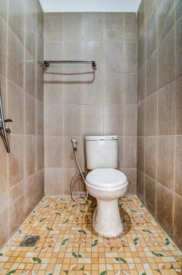 Oyo 90897 Hotel Sepupu Satria Пеканбару Екстериор снимка