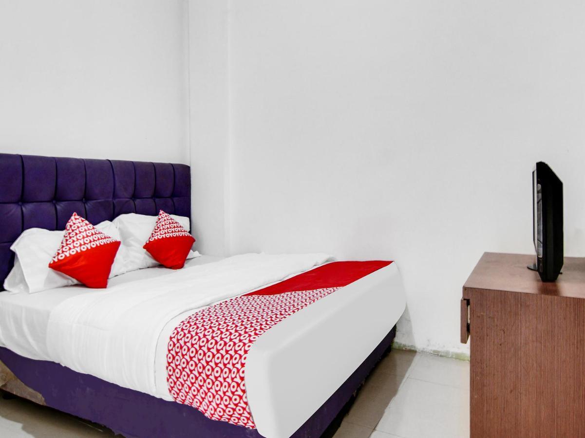 Oyo 90897 Hotel Sepupu Satria Пеканбару Екстериор снимка