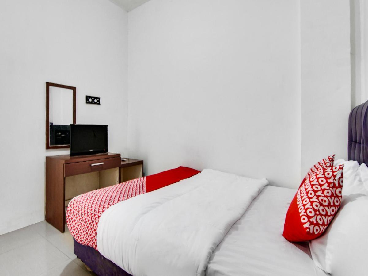 Oyo 90897 Hotel Sepupu Satria Пеканбару Екстериор снимка