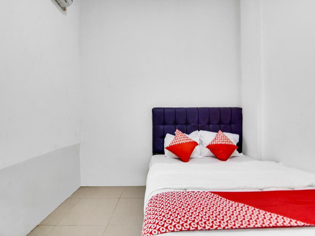 Oyo 90897 Hotel Sepupu Satria Пеканбару Екстериор снимка