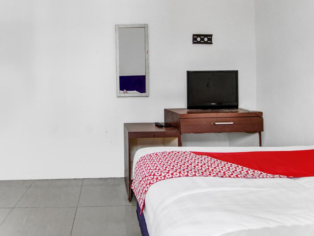 Oyo 90897 Hotel Sepupu Satria Пеканбару Екстериор снимка