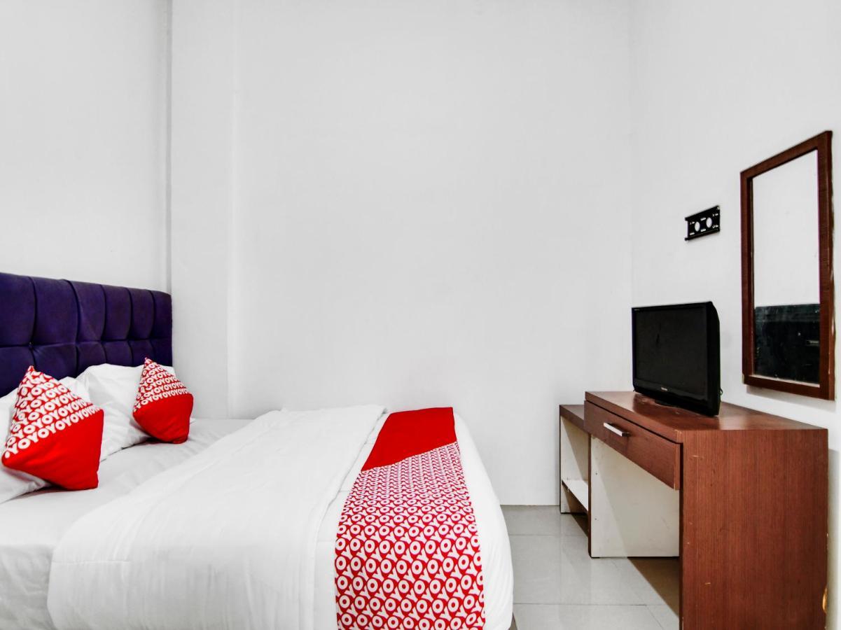 Oyo 90897 Hotel Sepupu Satria Пеканбару Екстериор снимка