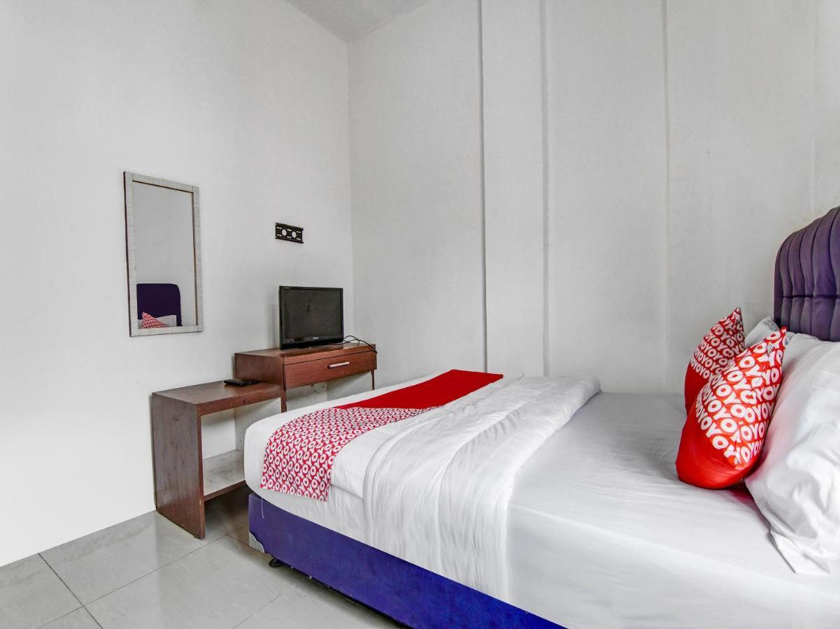 Oyo 90897 Hotel Sepupu Satria Пеканбару Екстериор снимка