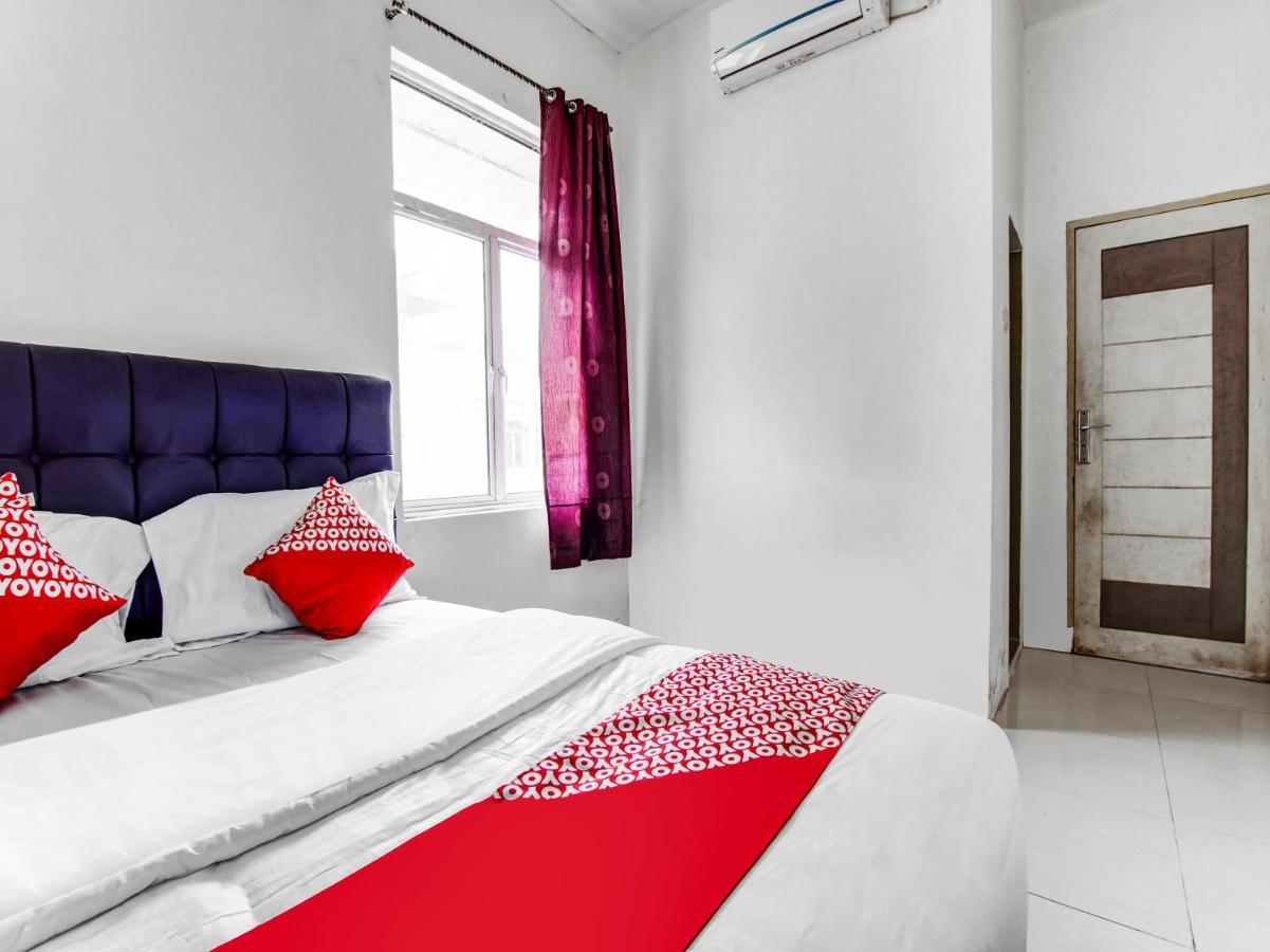 Oyo 90897 Hotel Sepupu Satria Пеканбару Екстериор снимка