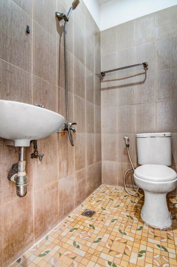 Oyo 90897 Hotel Sepupu Satria Пеканбару Екстериор снимка